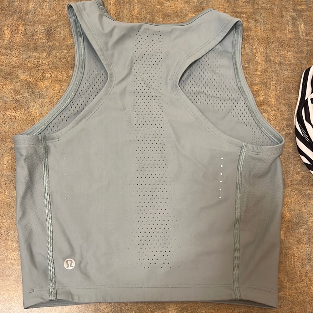 Hardly worn tank top lululemon